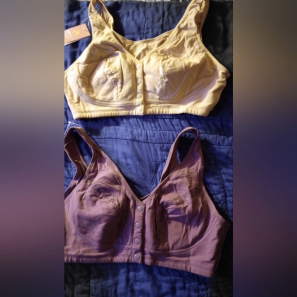 NWT Set of 2 Vigorous Front Closure bras
